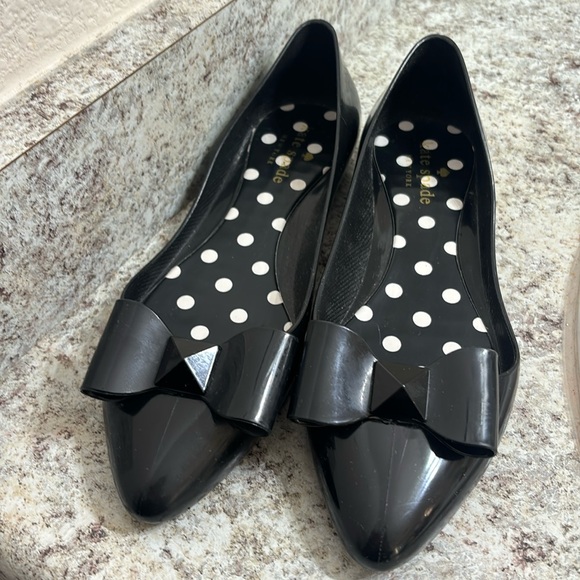 Kate Spade black plastic flats with bow - Picture 2 of 12